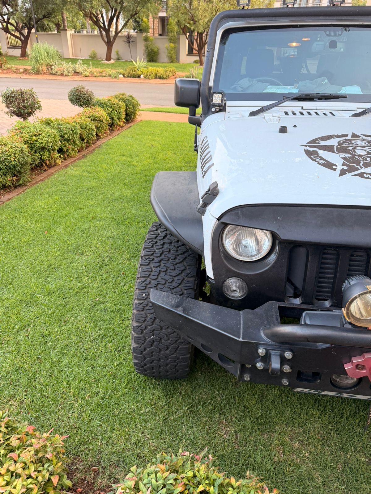Julius — Front close-up showing tyres and bumper